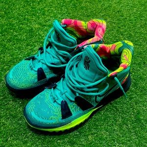 Nike Kyrie Irvin Weather Man DeadStock Rare Used Mens Size 9 100% Authentic